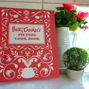 Betty Crocker's Vintage 1950's Picture Cookbook Hardcover Ring Binded